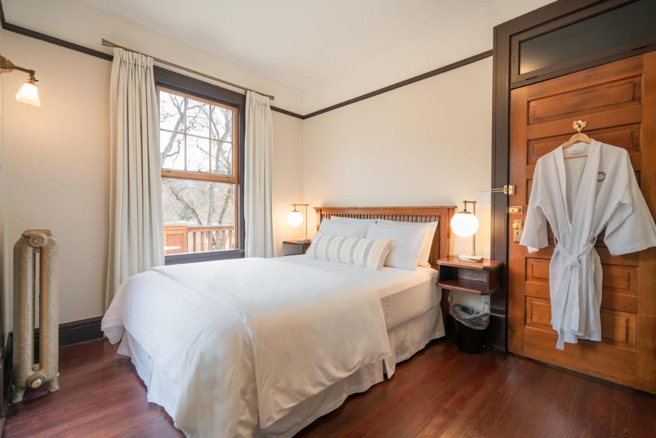 Naramata Inn 외부 사진
